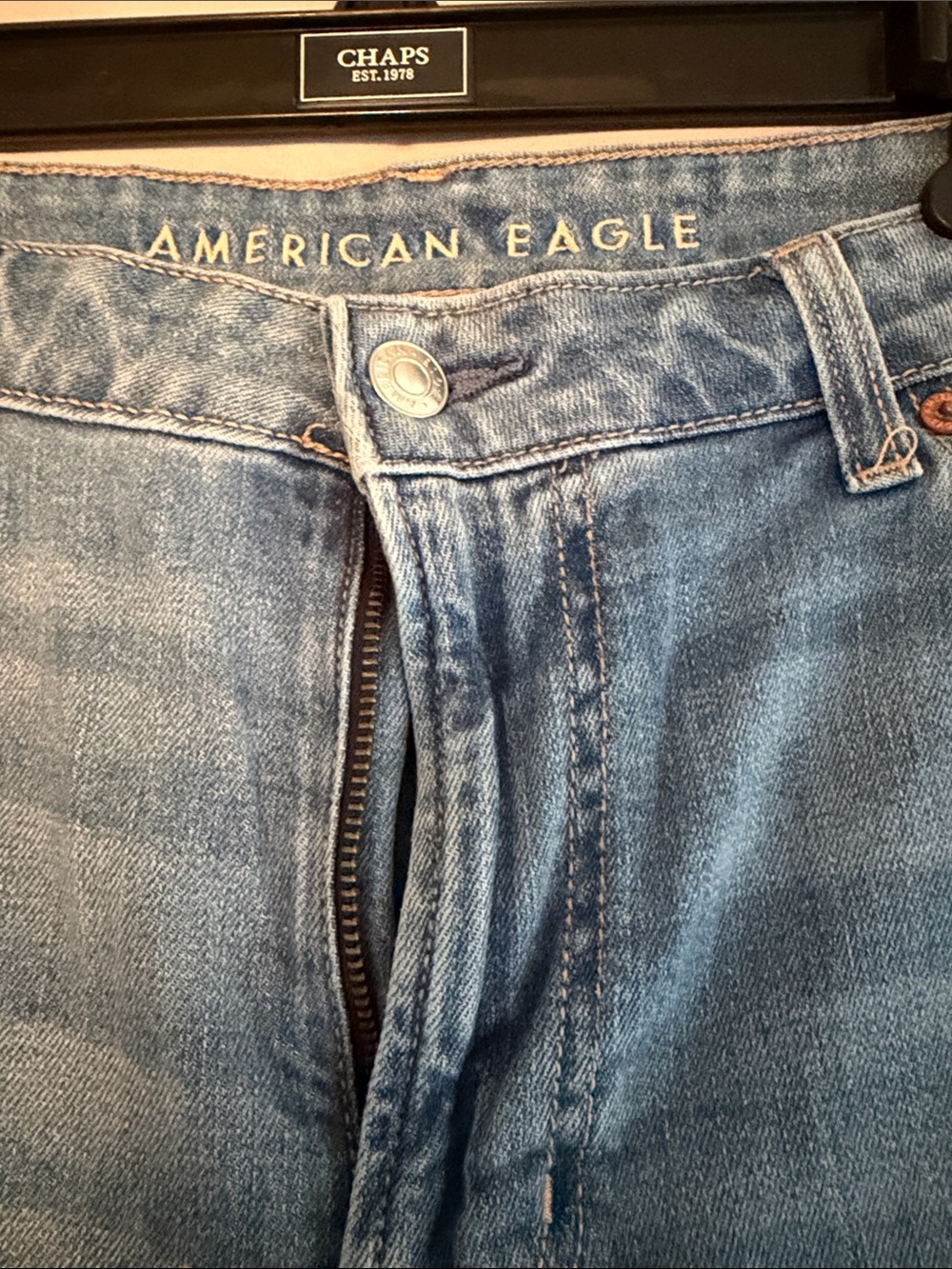 American Eagle Light Blue High-Rise Jeans
Dreamy drape high rise baggy. Women’s
